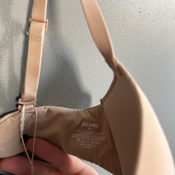 Skims Fits Everybody Push Up Demi Bra - Picture 2 of 4